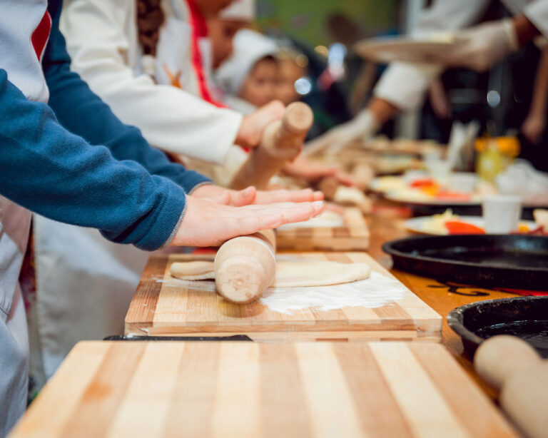Scopri di più sull'articolo Fun Group Cooking Class in Rome – Pasta, Tiramisù & Spritz!